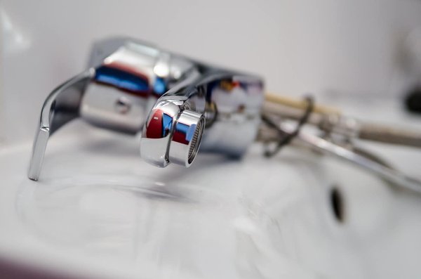 Dans quels domaines intervient un Artisan Plombier Salle de Bain ?