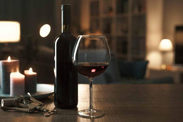 Quels sont les accessoires de vin essentiels pour une expérience œnologique complète ?