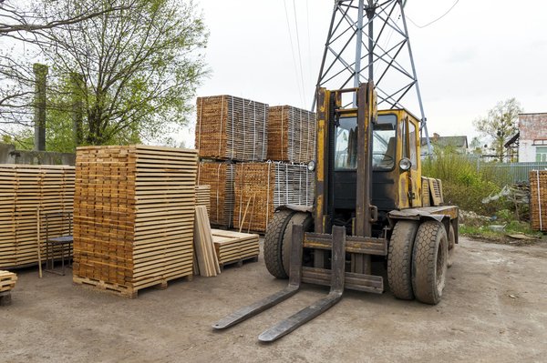 Location de monte-meubles et monte-charges : une solution pratique et sécuritaire